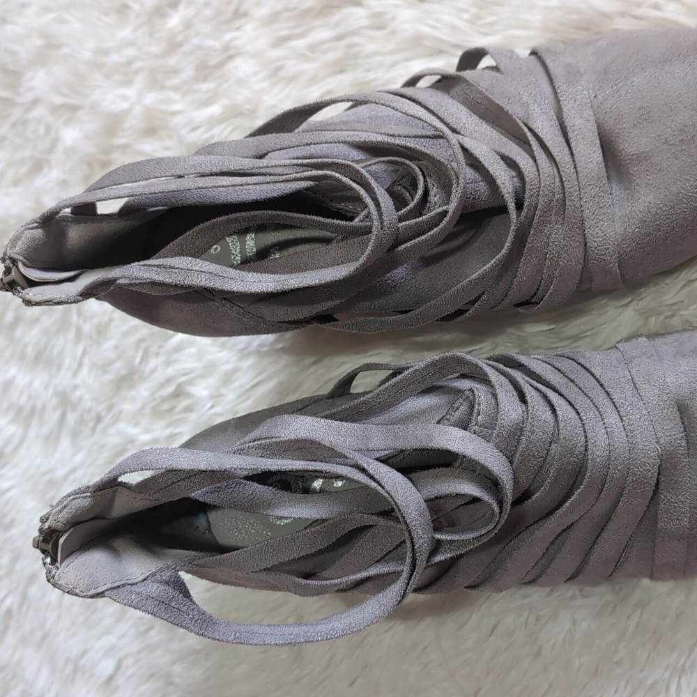 🔴SALE! Journee Collection Grey Faux Suede Selena Strappy Ankle Booties Size 10 - Picture 7 of 14
